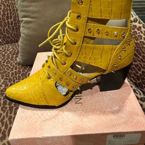 Cape Robbin new lace up yellow ankle boots with stud details size 9 - Picture 3 of 7